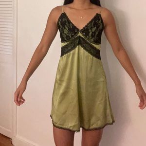 LACE SLIP DRESS GREEN AND BLACK
